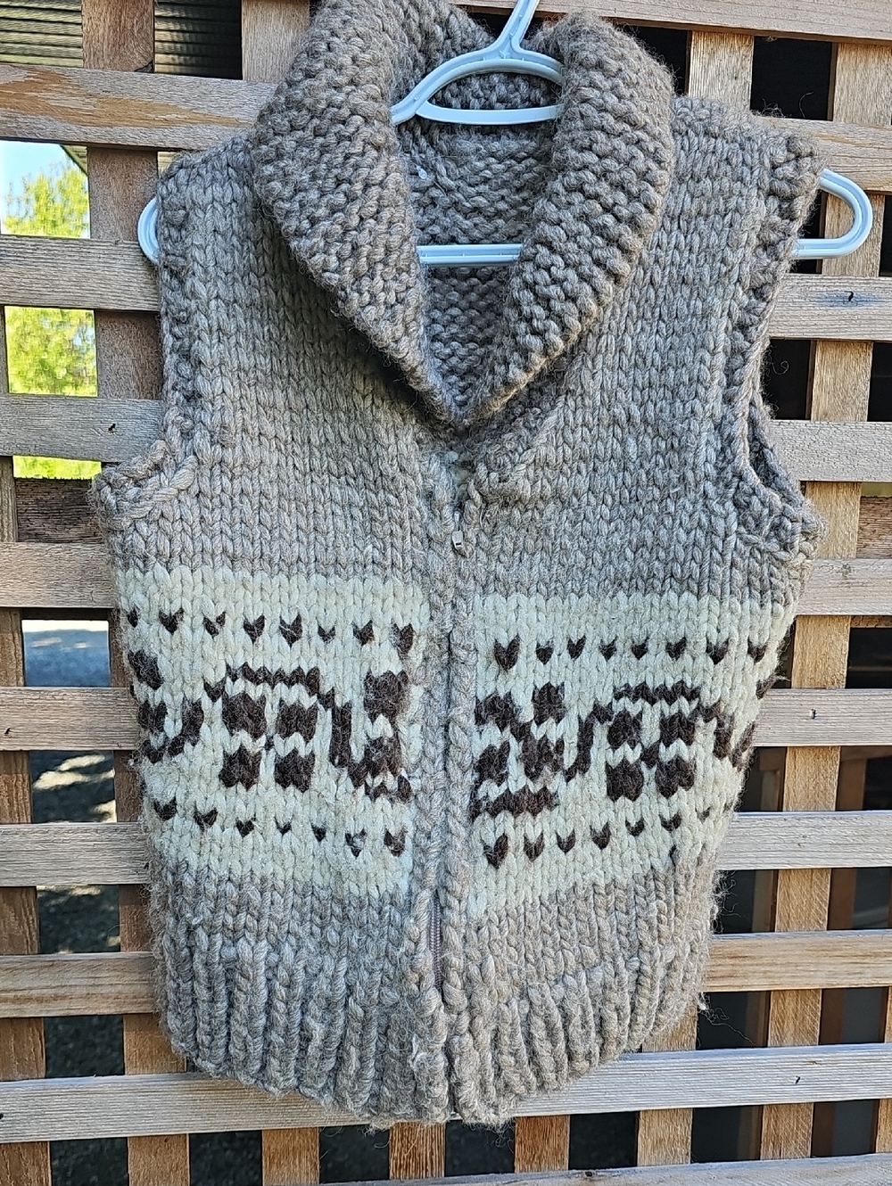 Chunky Knit COWICHAN Zip-Up Wool Vest in Taupe and Cream
